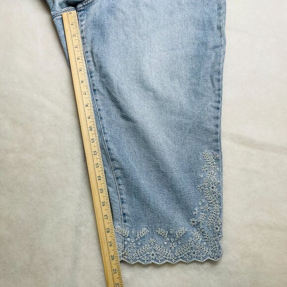 NWT Lane Bryant Womems Blue Embroidered Mid Rise Boyfriend Capri Jeans Size 14P - Picture 5 of 11